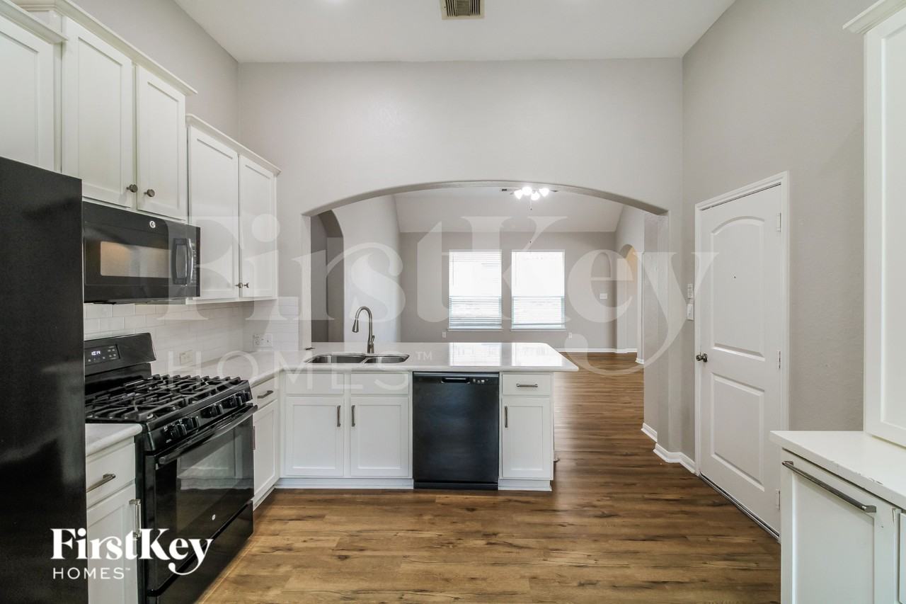 4810 Bay Vista Dr - Photo 6 of 16