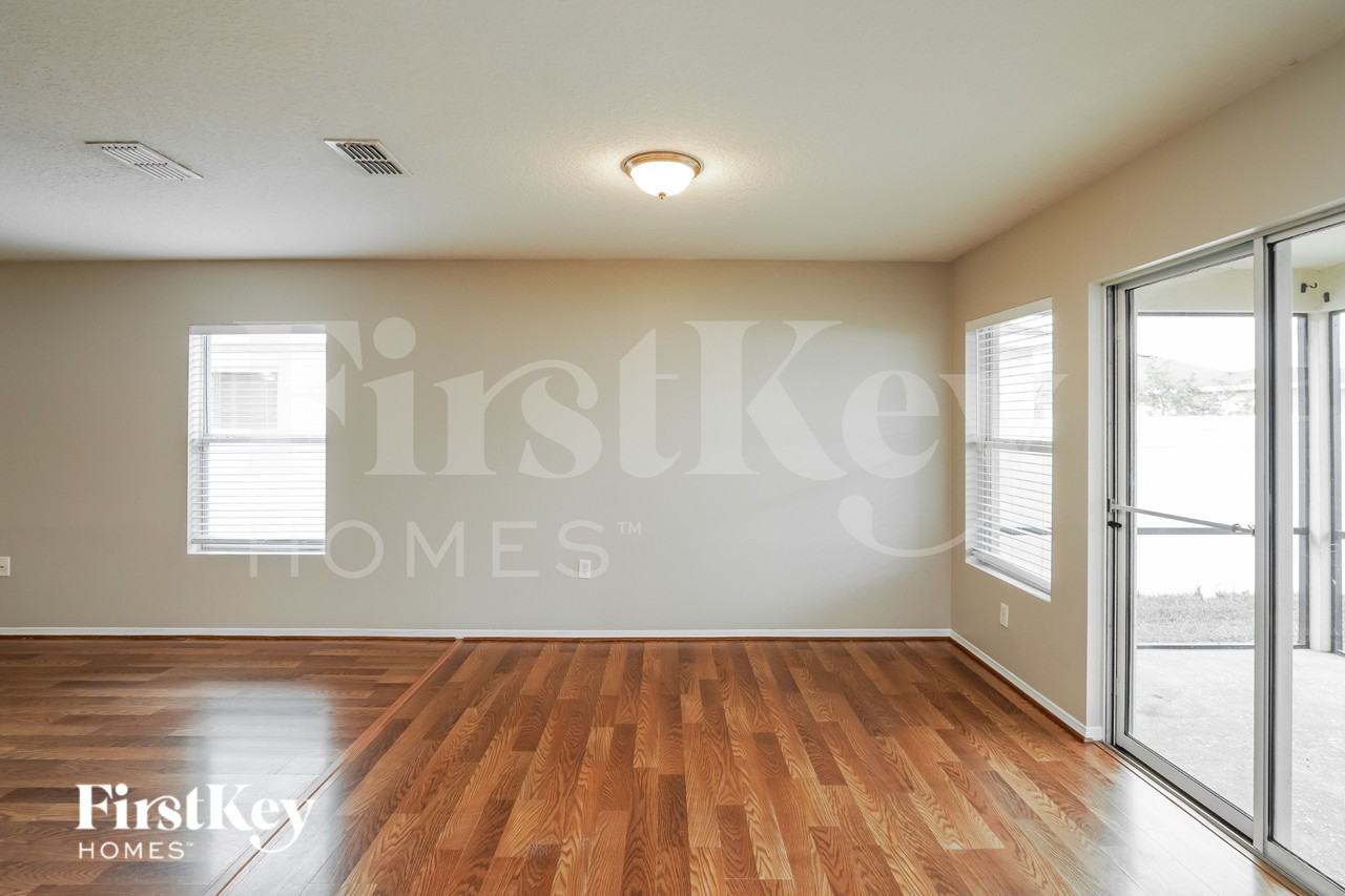 1560 Nature Trl - Photo 2 of 15