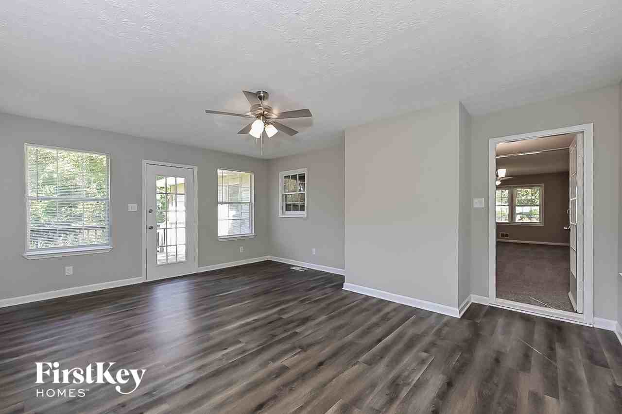2442 Wakefield Cv - Photo 3 of 15