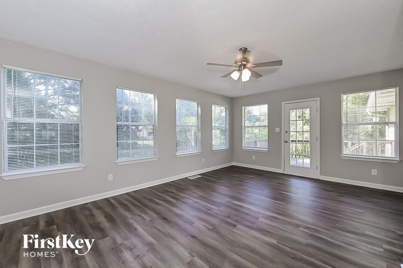 2442 Wakefield Cv - Photo 4 of 15