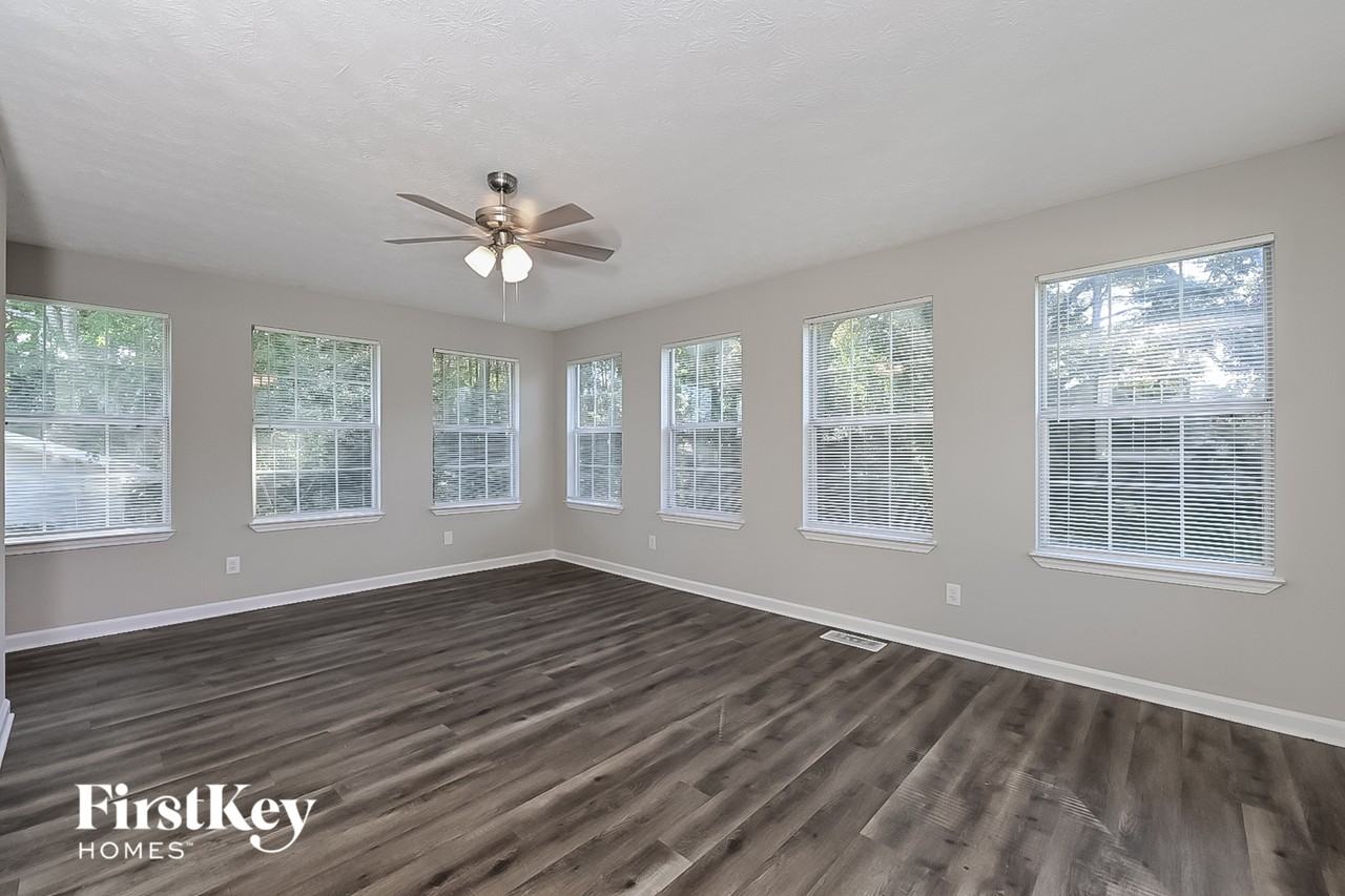 2442 Wakefield Cv - Photo 5 of 15