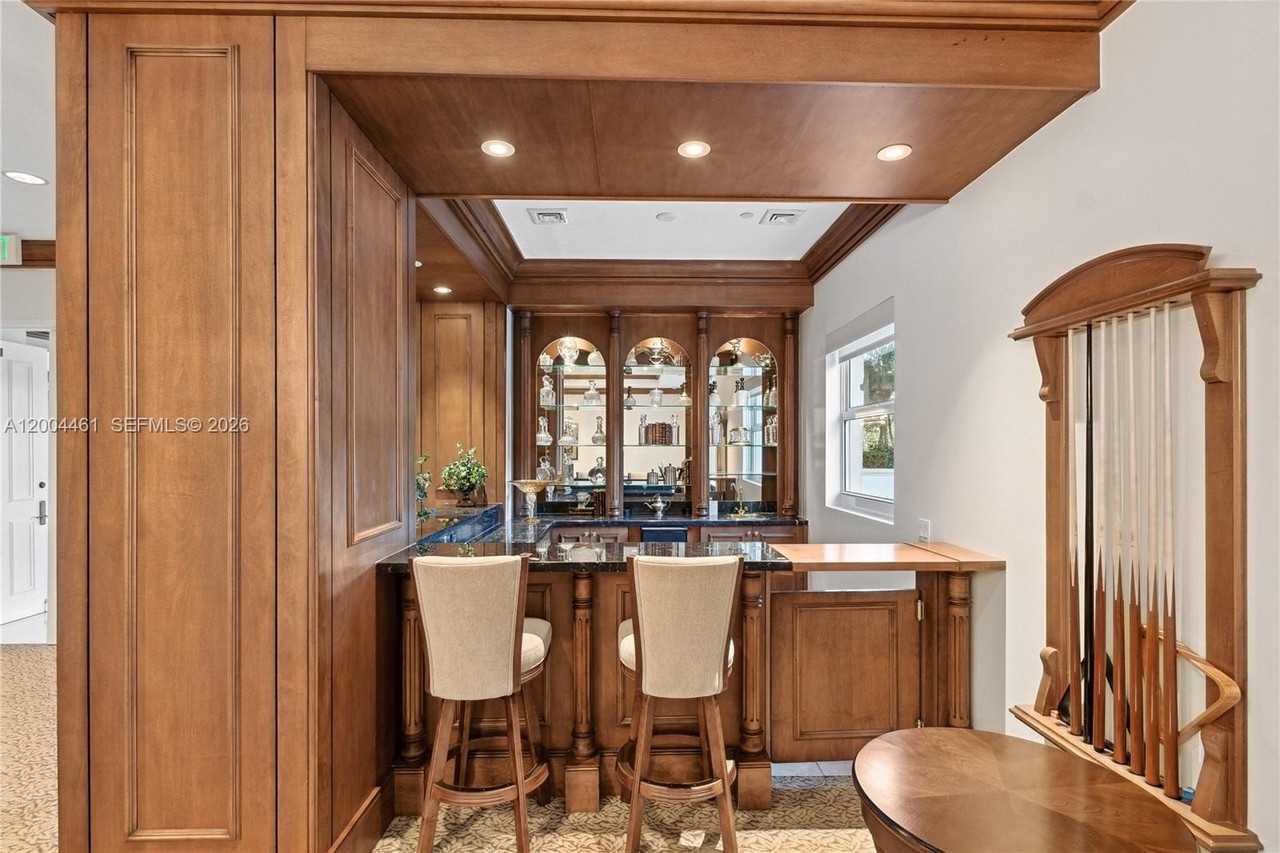 13621 Deering Bay Dr #304 - Photo 4 of 50