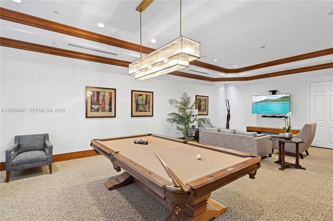 13621 Deering Bay Dr #304 - Photo 5 of 50
