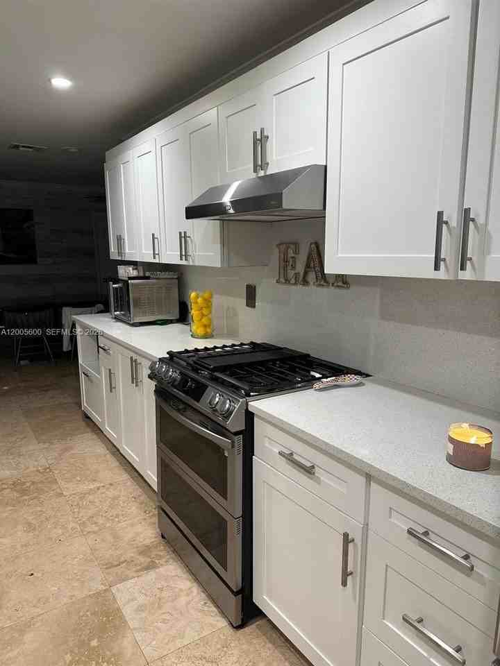 13412 Sw 68th Ter #0 - Photo 4 of 9
