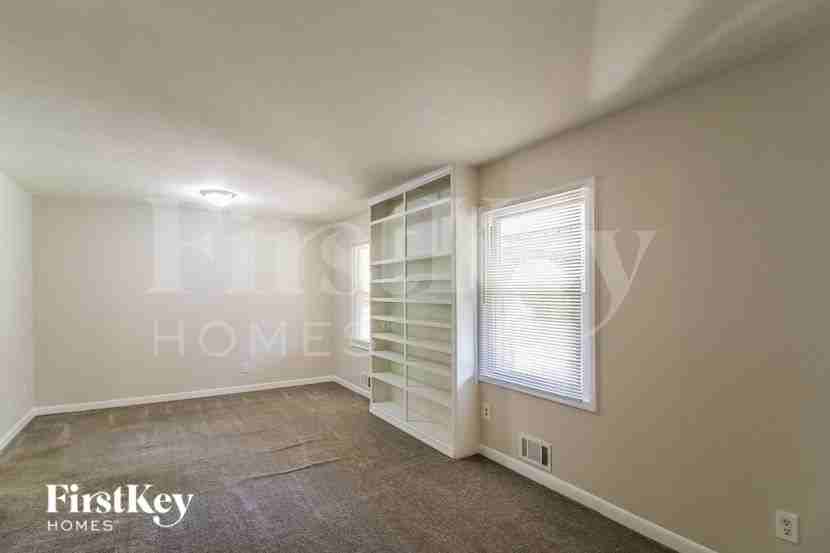 3966 Emerald North Dr - Photo 4 of 16