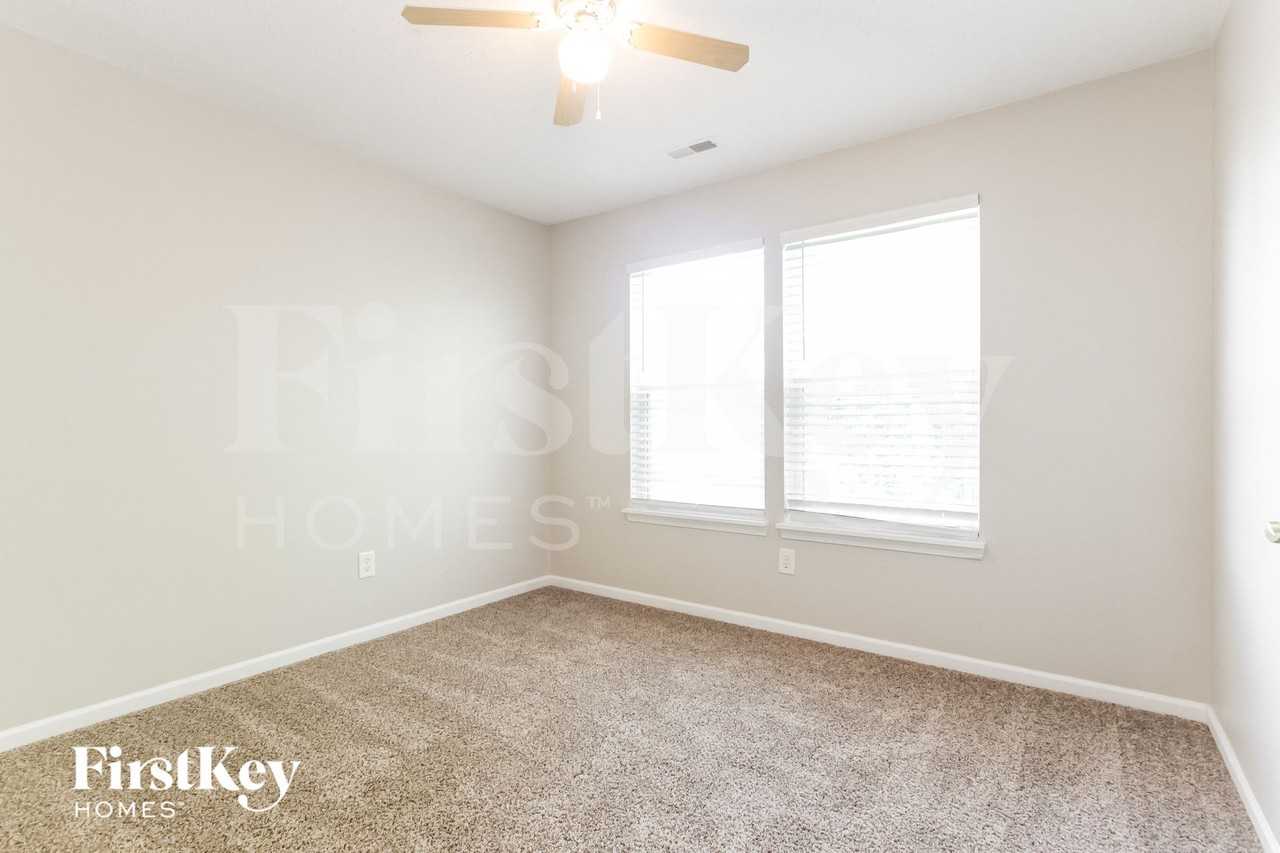 7126 Parklake Pl - Photo 6 of 15
