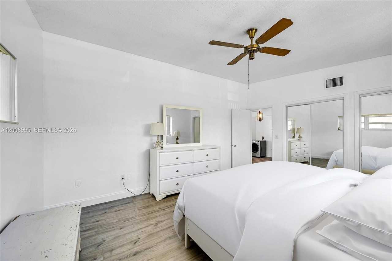 3721 Ne 170th St #2 - Photo 7 of 24