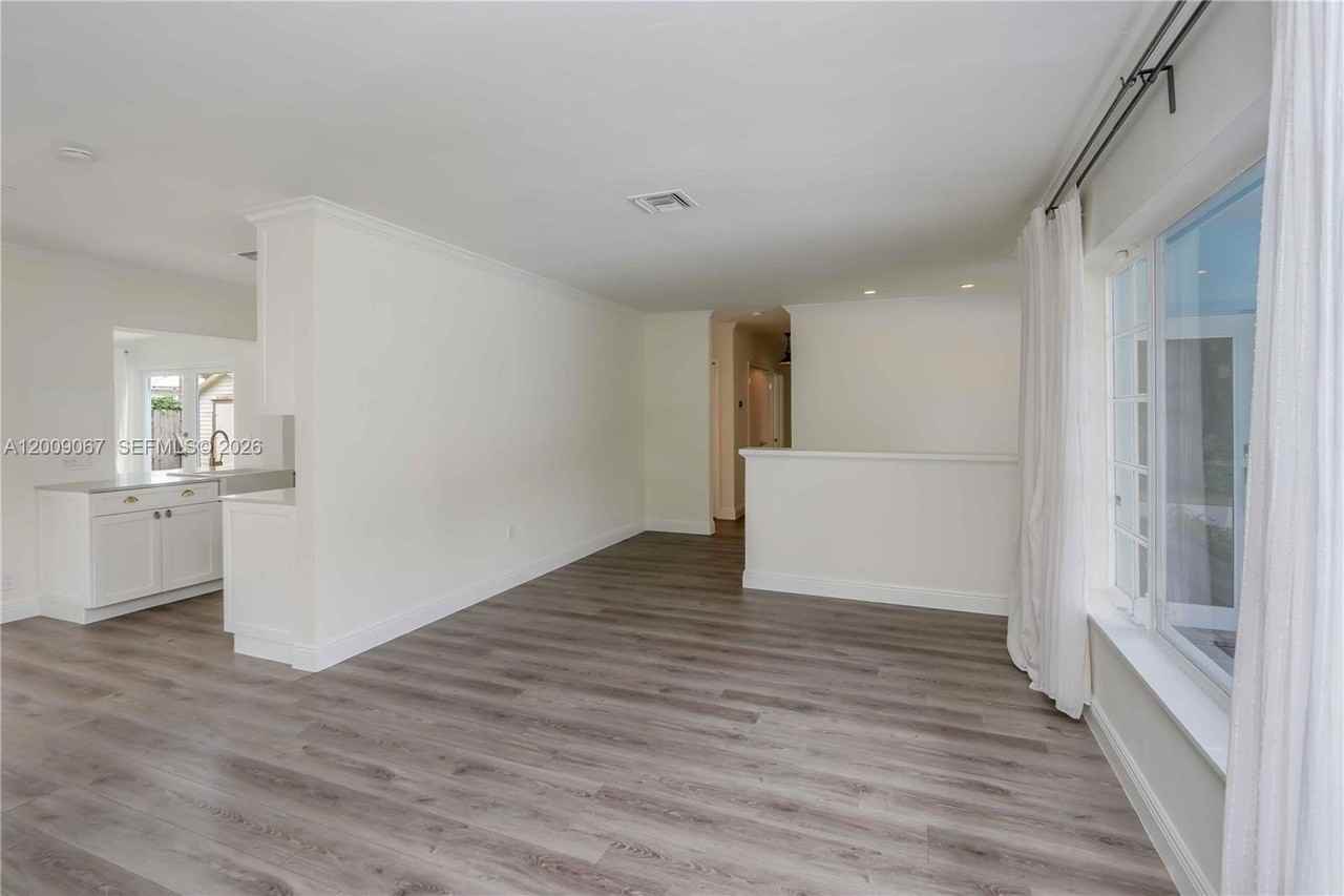 8035 Sw 63rd Pl - Photo 7 of 24