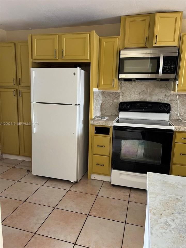 1770 Ne 191st St #303-1 - Photo 6 of 14