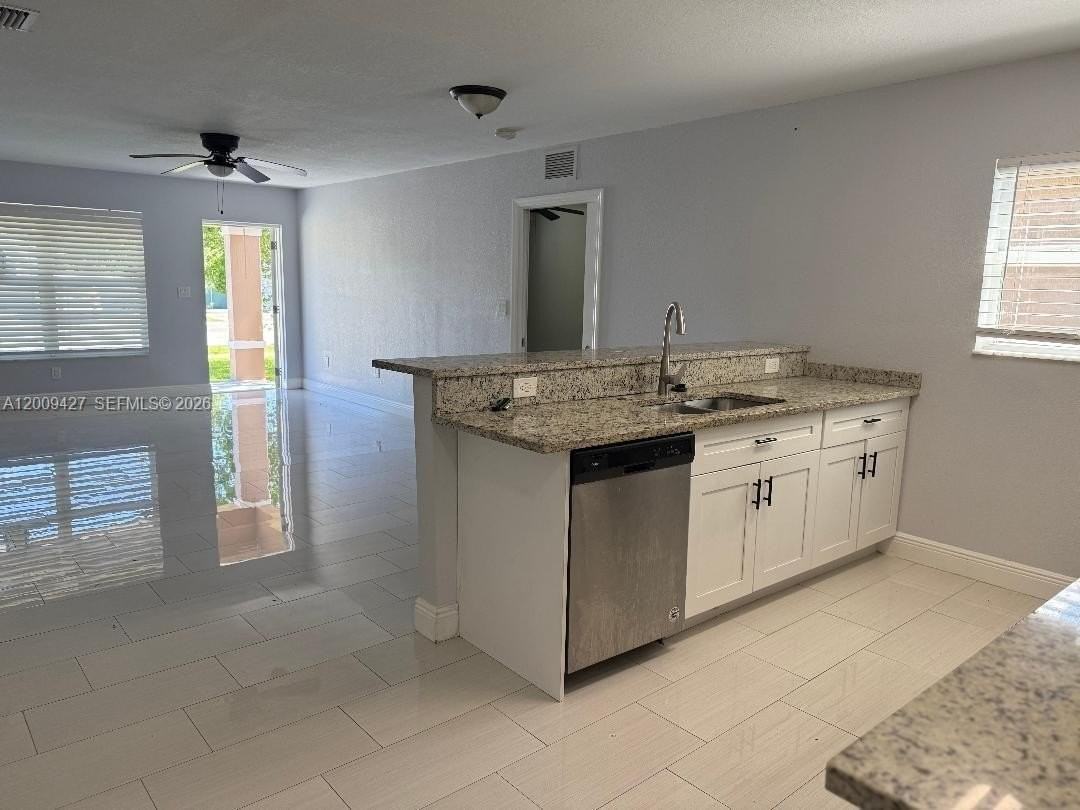 2713 Nw 6th St - Photo 3 of 22