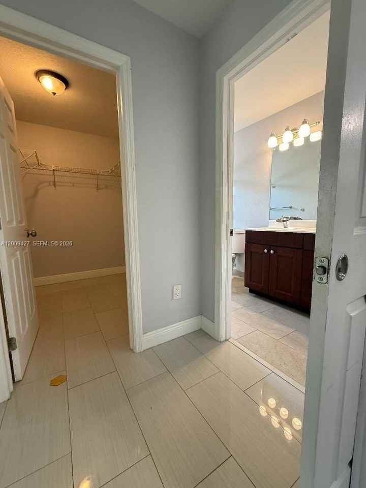 2713 Nw 6th St - Photo 4 of 22