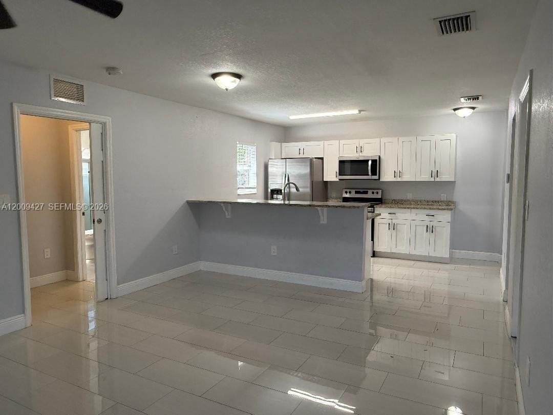 2713 Nw 6th St - Photo 7 of 22