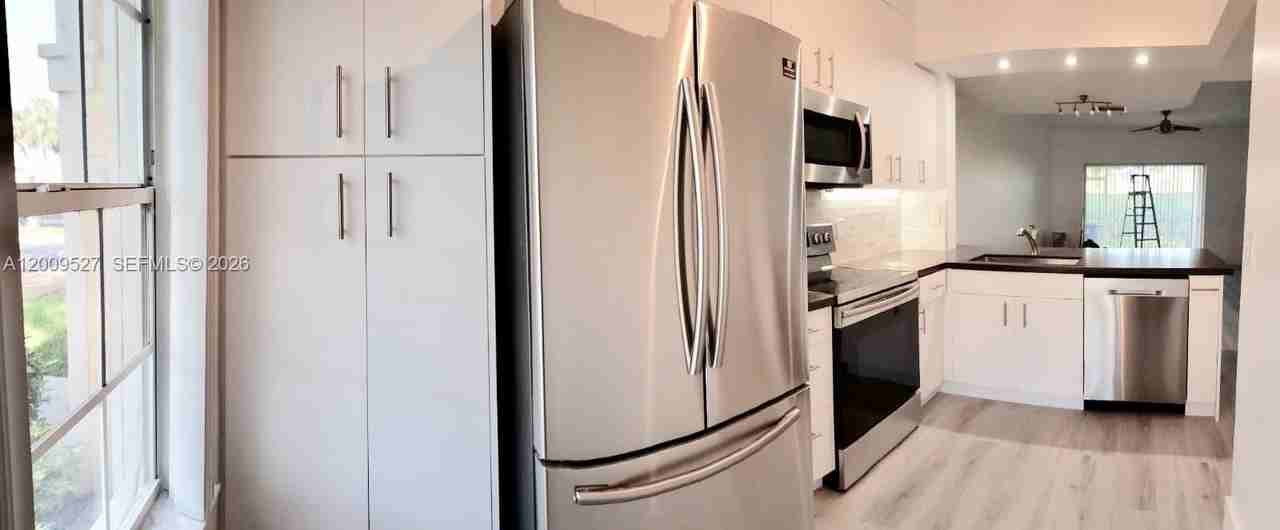16691 Hemingway Dr #16691 - Photo 3 of 17