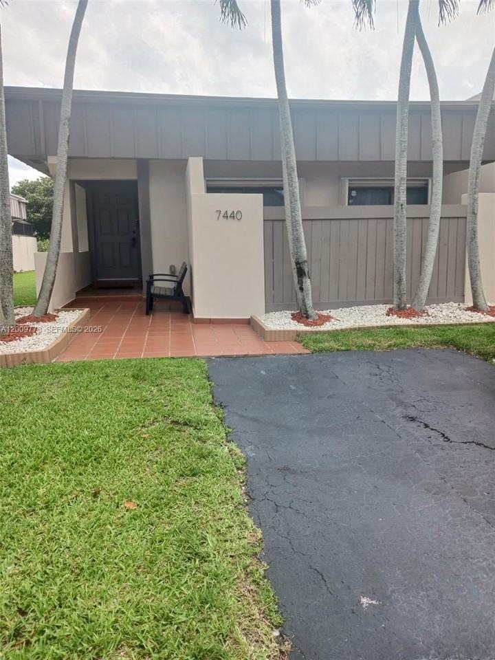 7440 Sw 105th Pl #7440 - Photo 2 of 20
