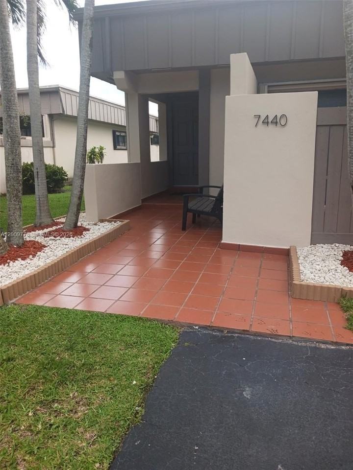 7440 Sw 105th Pl #7440 - Photo 3 of 20