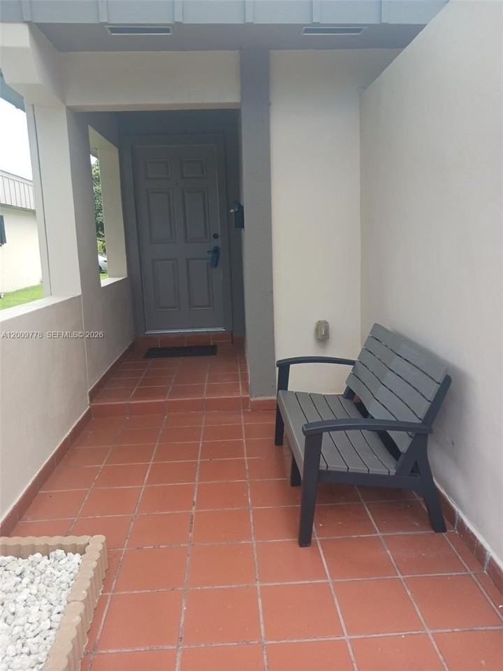 7440 Sw 105th Pl #7440 - Photo 4 of 20