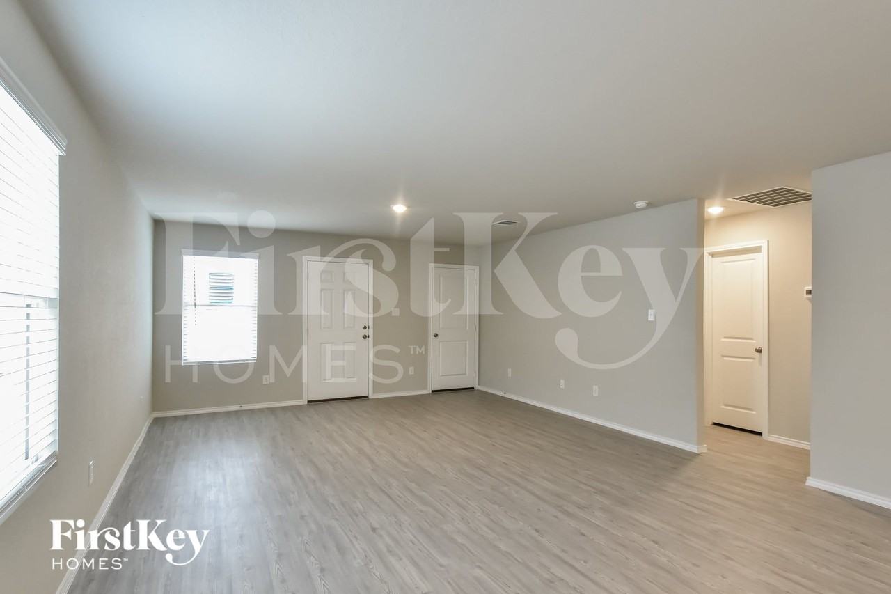 5107 Hornbeck Hts - Photo 4 of 15