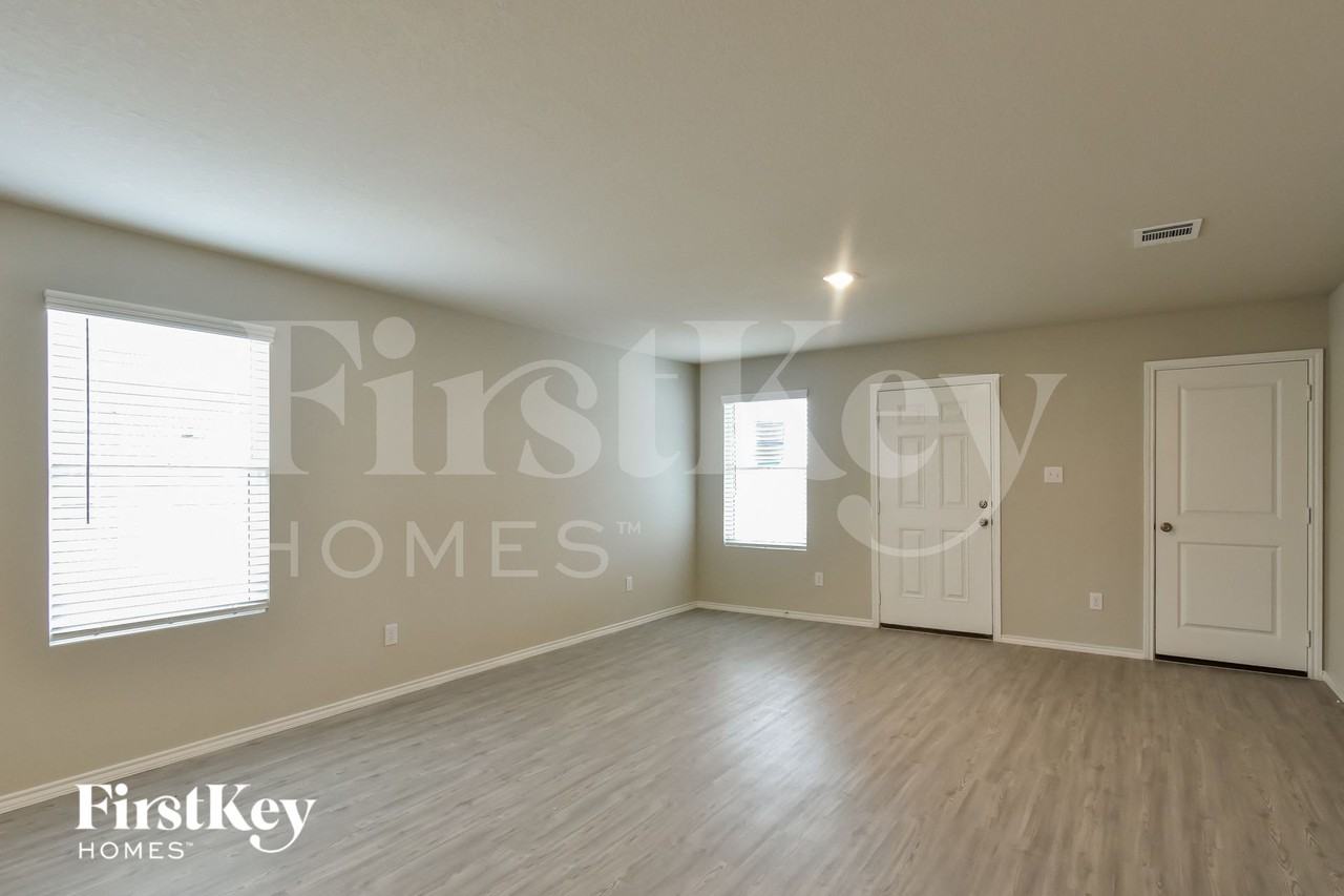 5107 Hornbeck Hts - Photo 5 of 15