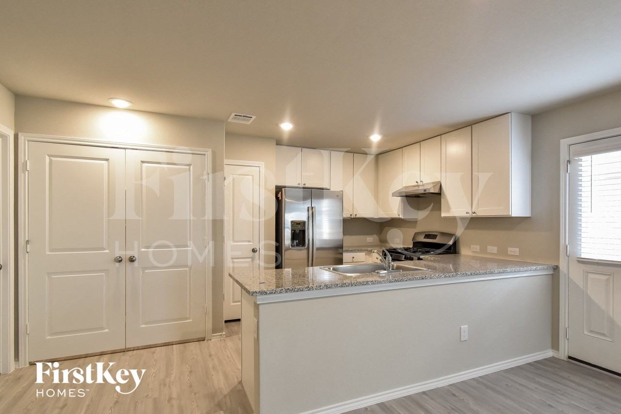 5107 Hornbeck Hts - Photo 6 of 15