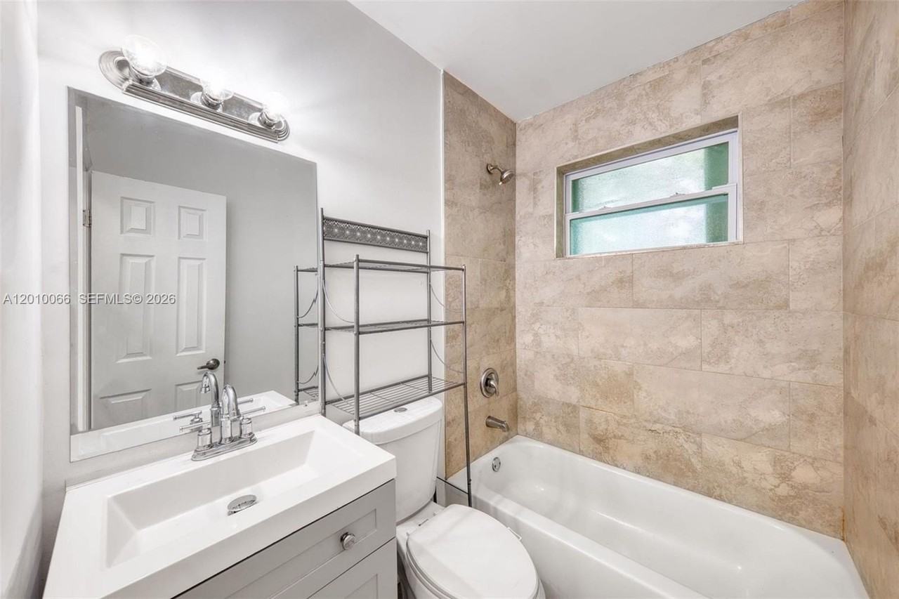 1535 Nw 53rd St #1535 - Photo 5 of 8