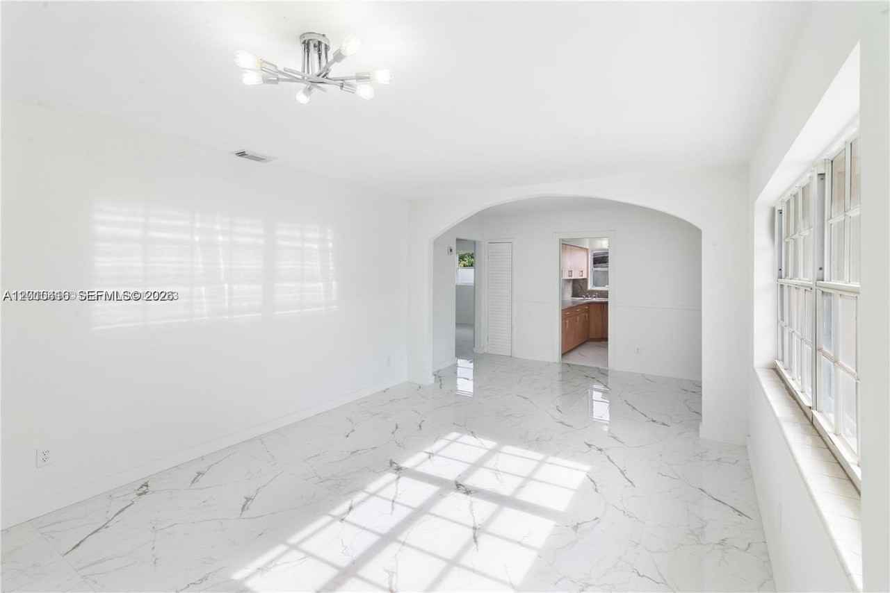 40 Nw 32nd Ave #A - Photo 3 of 10