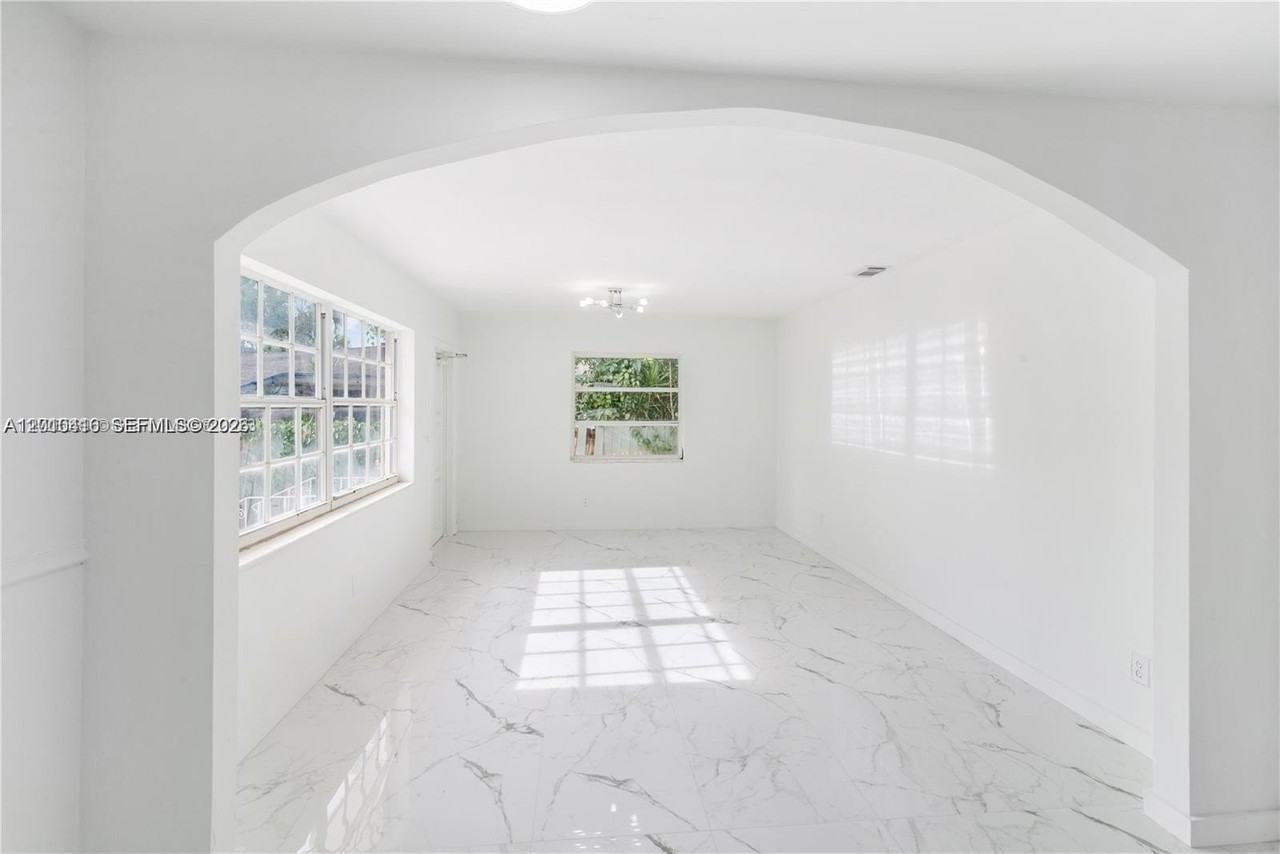 40 Nw 32nd Ave #A - Photo 4 of 10