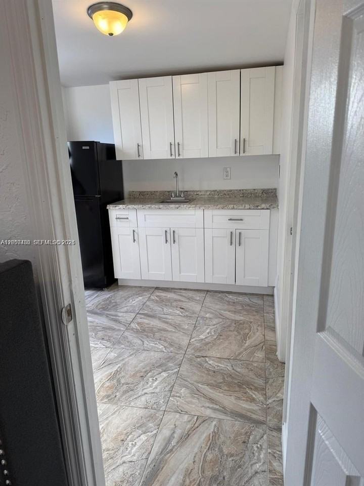 16920 Nw 40th Ave #D - Photo 2 of 9