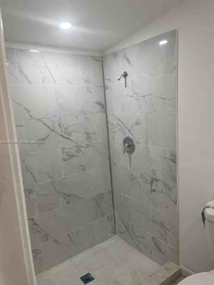 16920 Nw 40th Ave #D - Photo 3 of 9