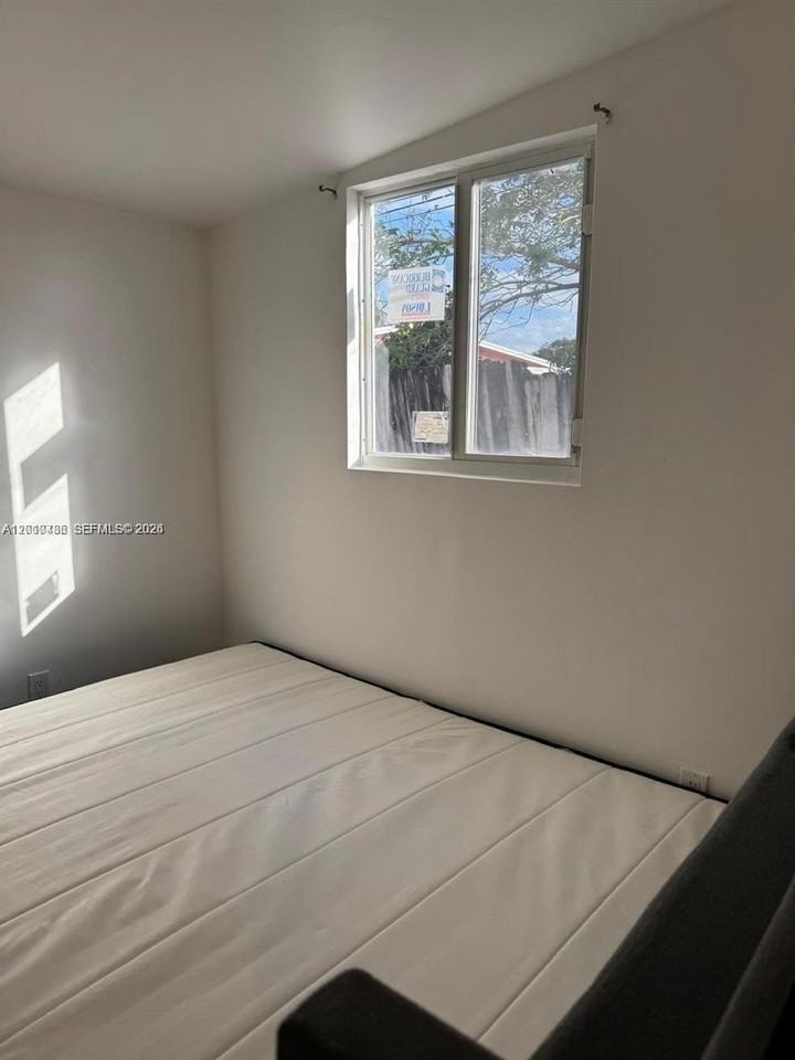 16920 Nw 40th Ave #D - Photo 6 of 9