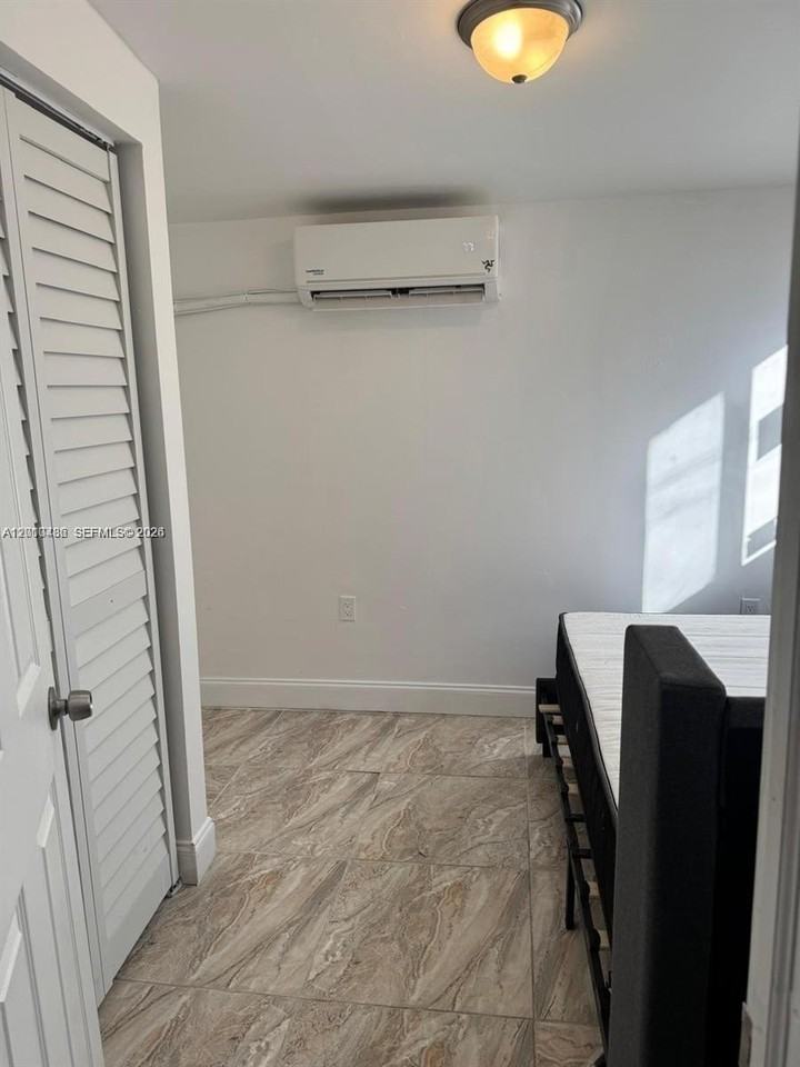16920 Nw 40th Ave #D - Photo 7 of 9