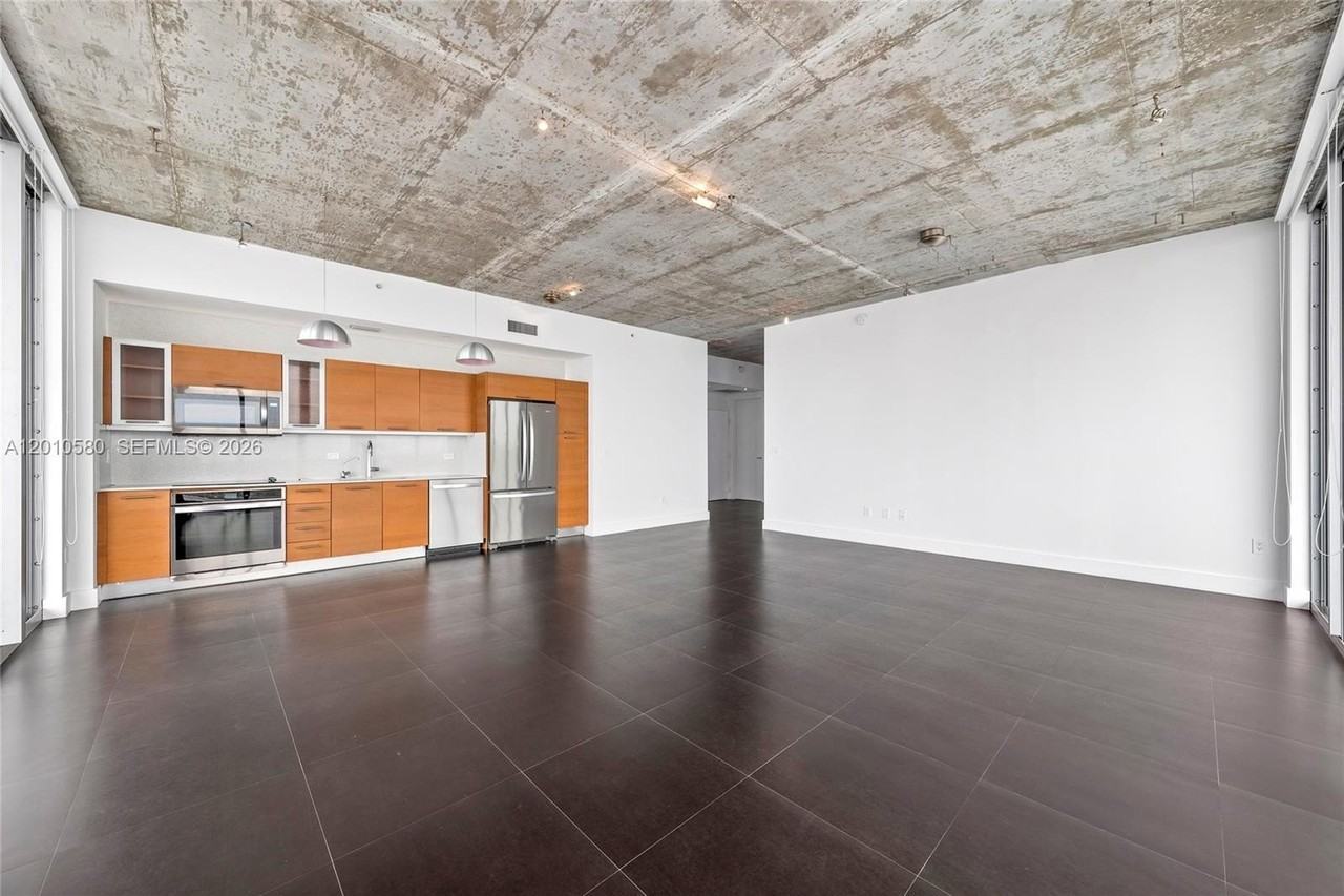 3470 E Coast Ave - Photo 4 of 27