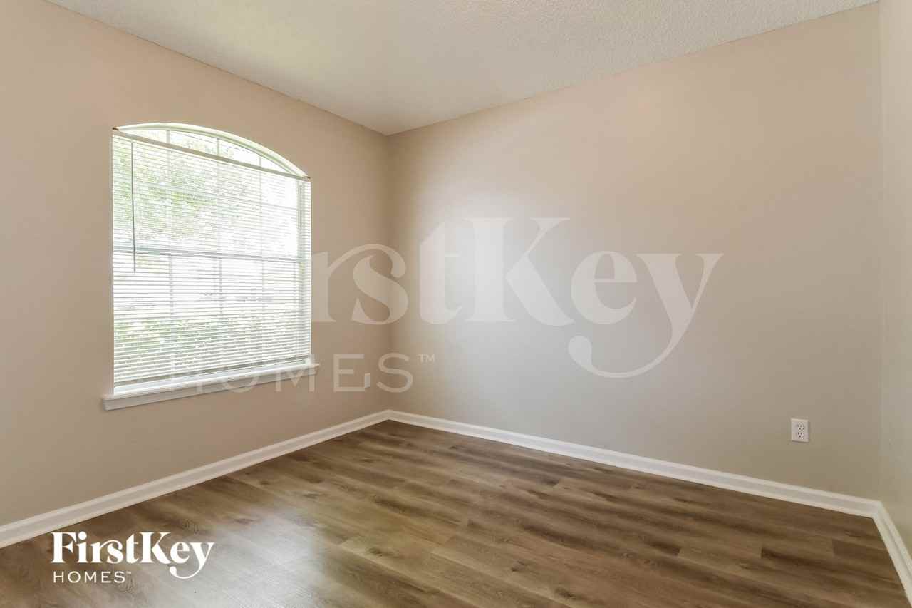 1268 Winding Brook Ct - Photo 3 of 15