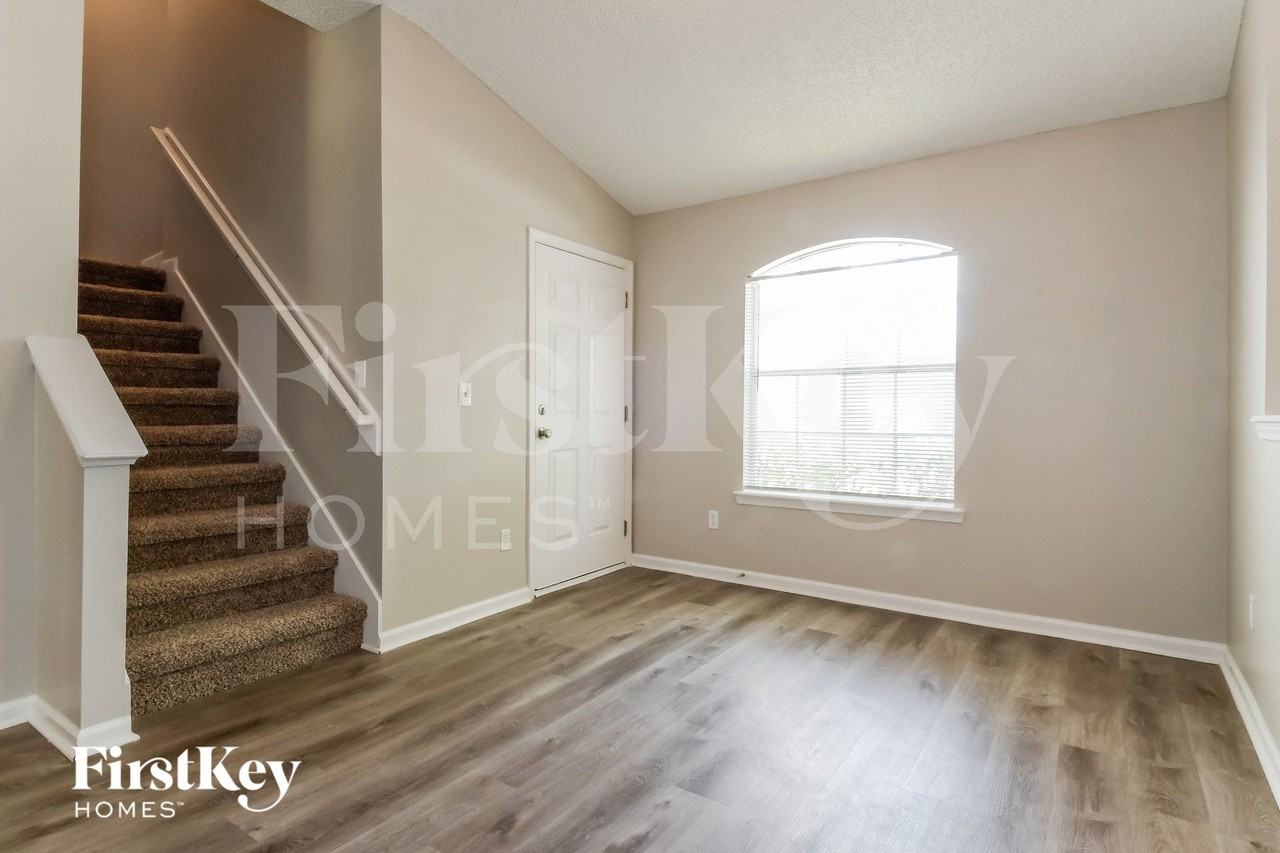 1268 Winding Brook Ct - Photo 4 of 15