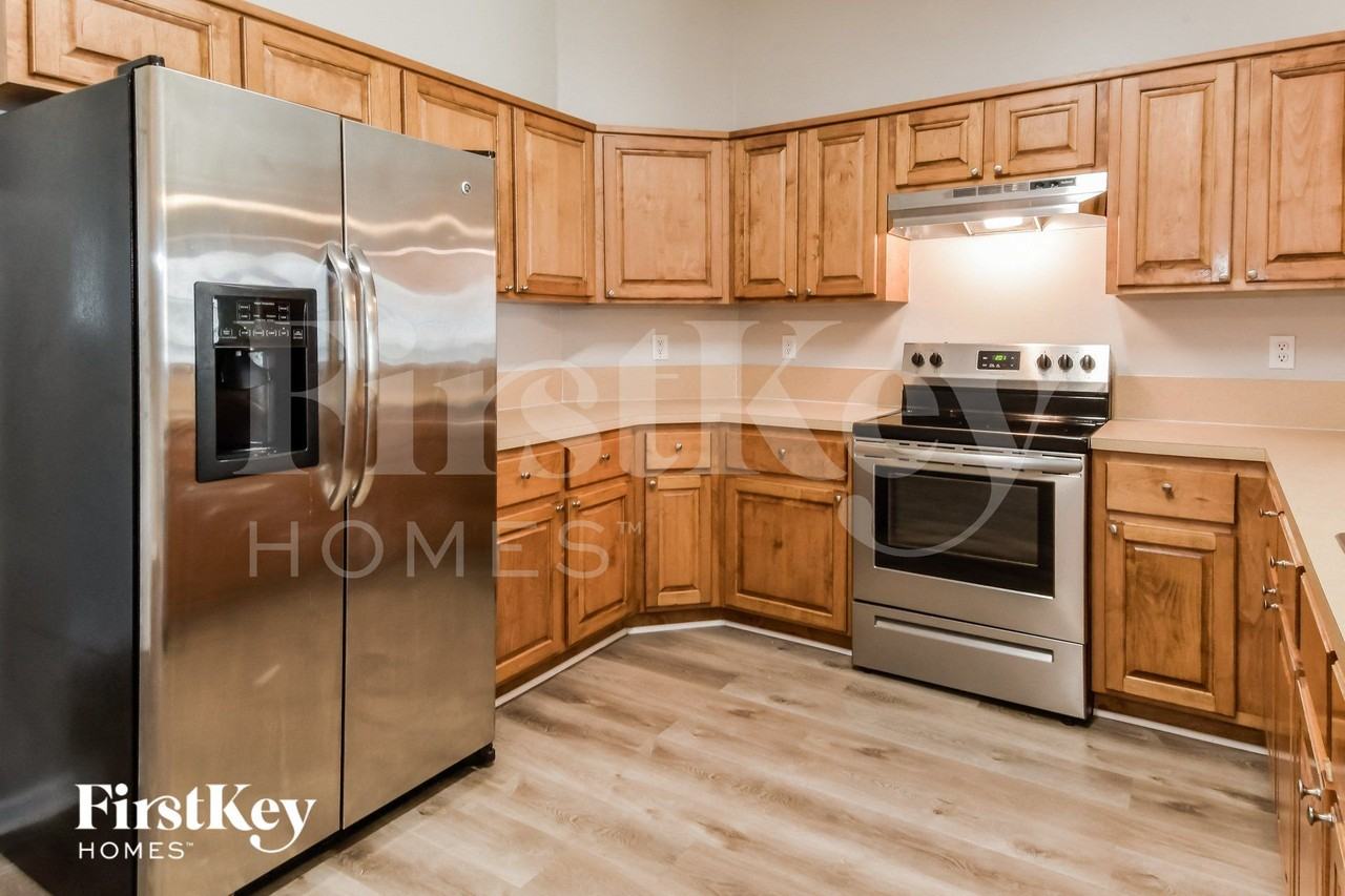 1268 Winding Brook Ct - Photo 7 of 15
