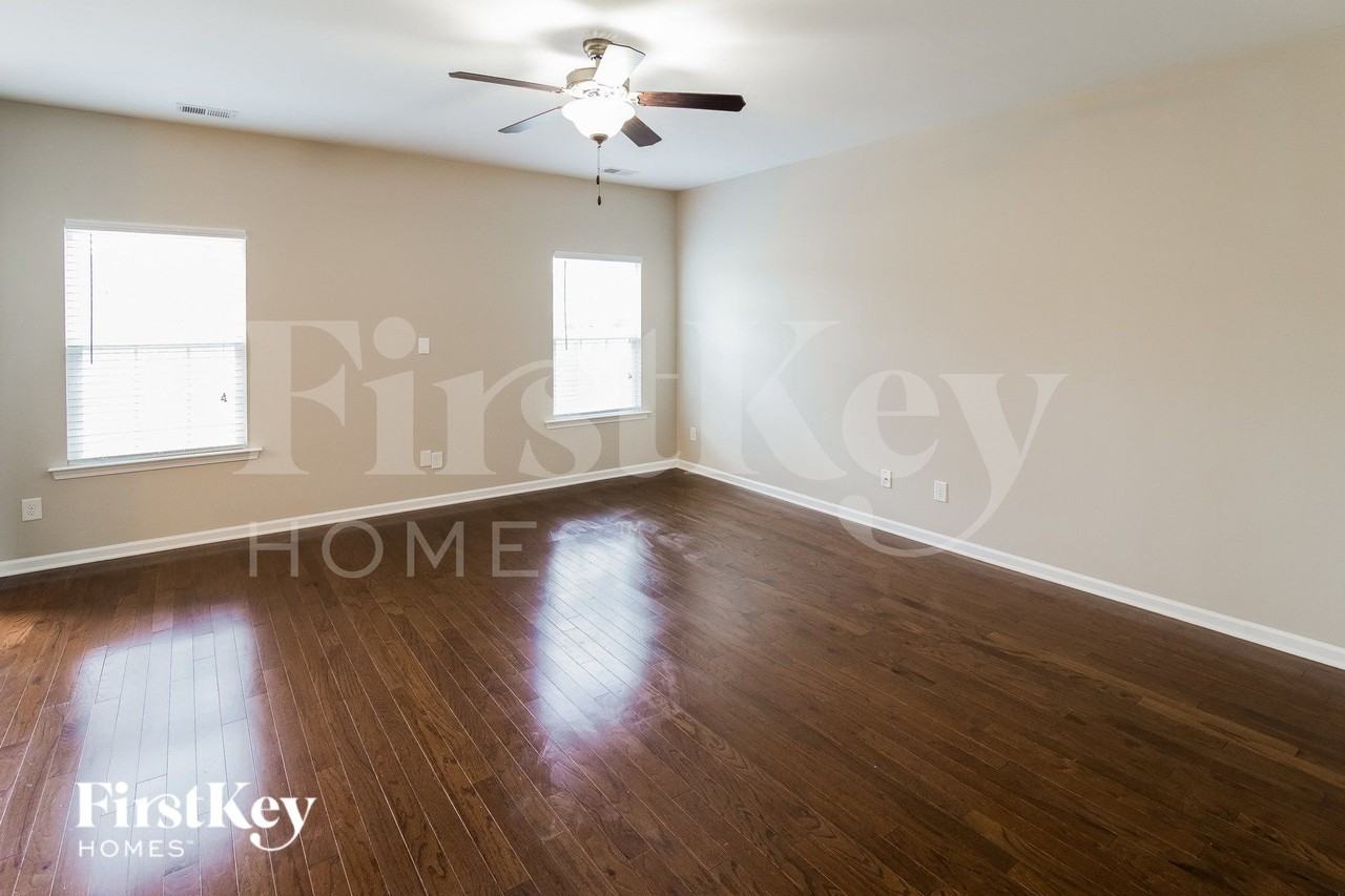 445 Whispering Breeze Ln - Photo 3 of 14