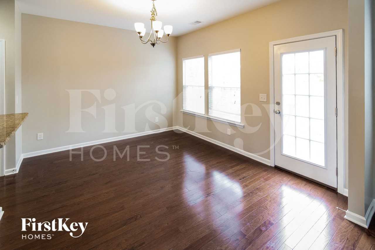445 Whispering Breeze Ln - Photo 5 of 14