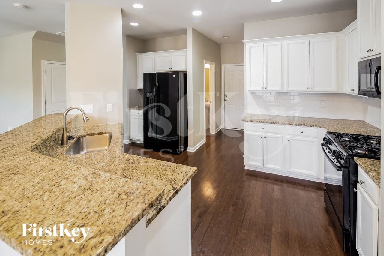 445 Whispering Breeze Ln - Photo 6 of 14