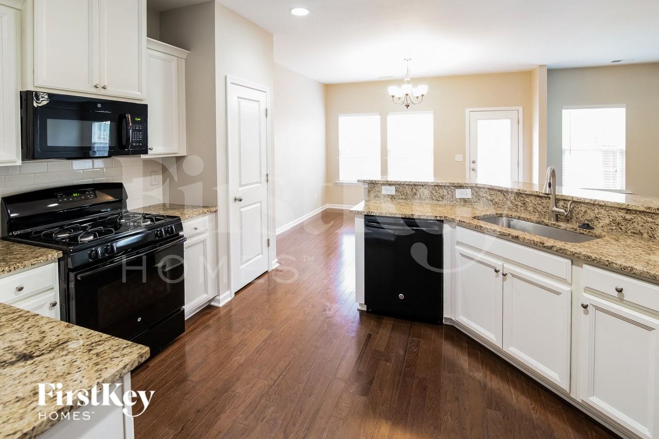 445 Whispering Breeze Ln - Photo 7 of 14