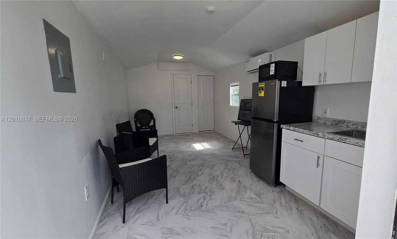 2440 Nw 99th St #A - Photo 3 of 10