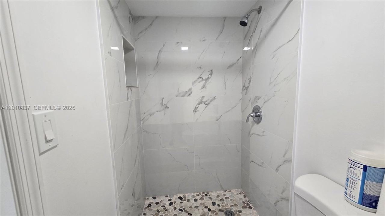 2440 Nw 99th St #A - Photo 5 of 10