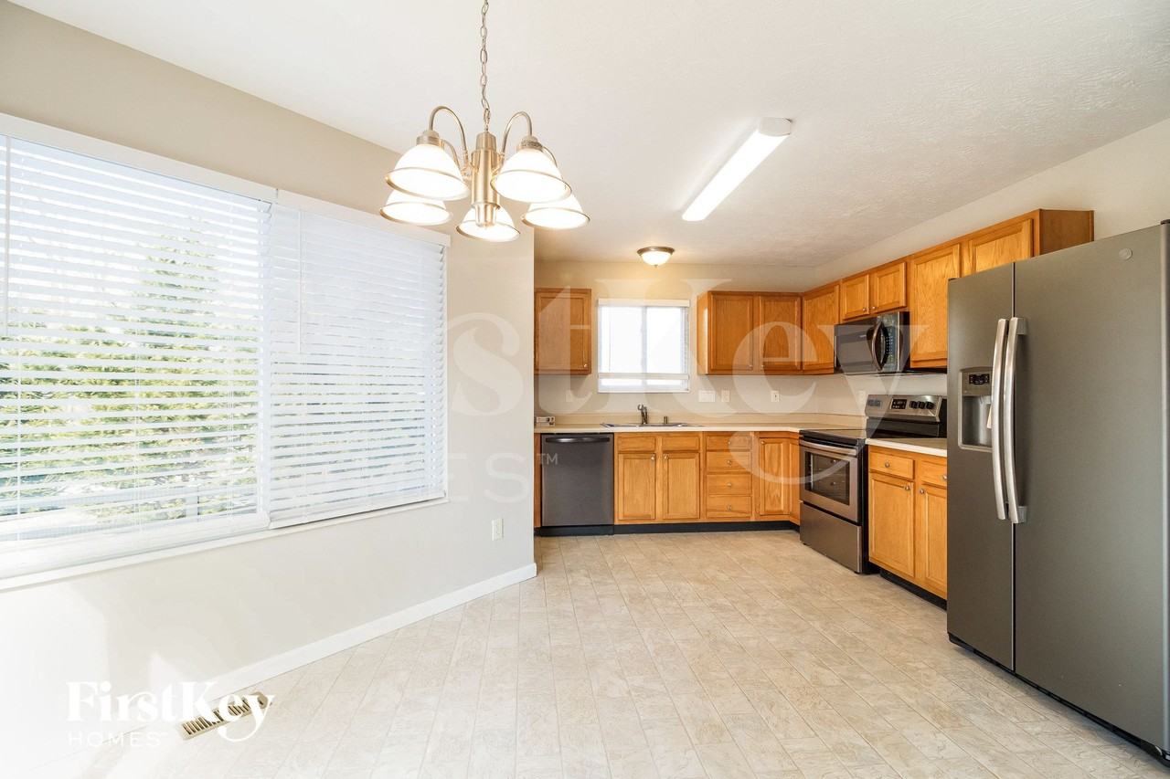 60 Charmalee Dr - Photo 5 of 15