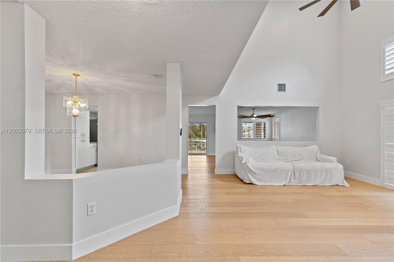 237 Nw 100th Ave - Photo 3 of 8