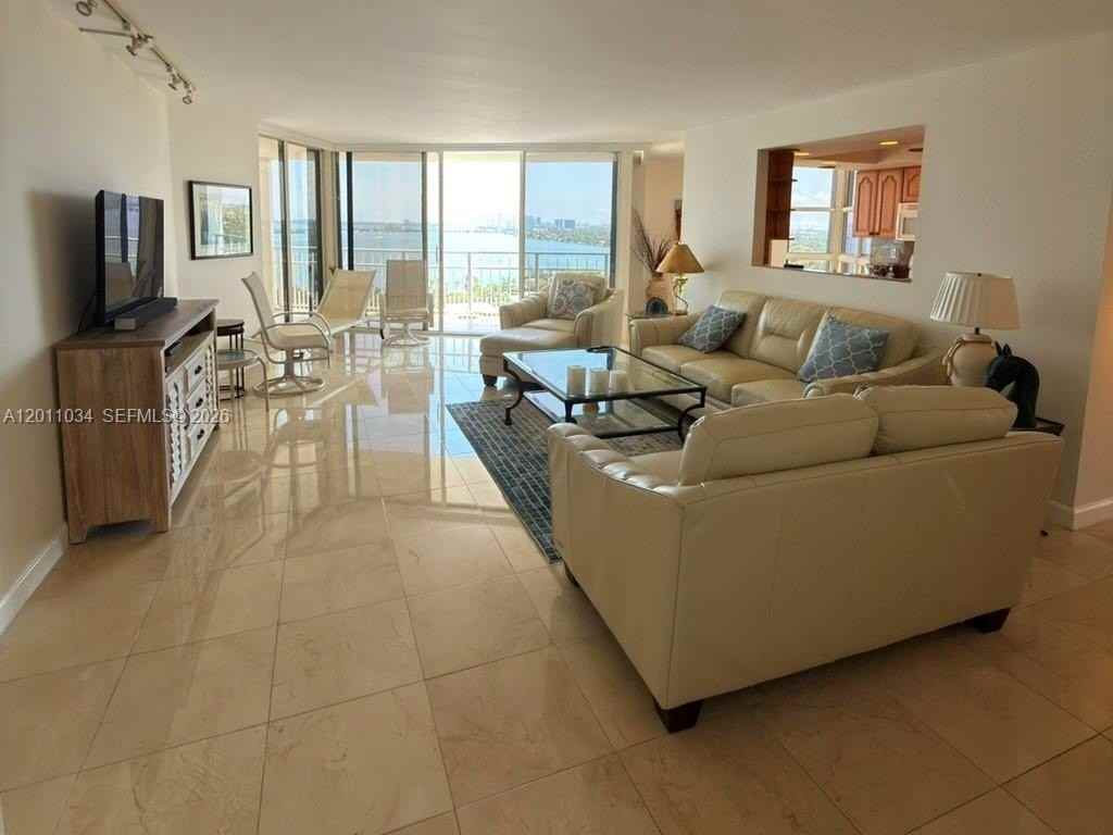 4000 Towerside Ter #1912