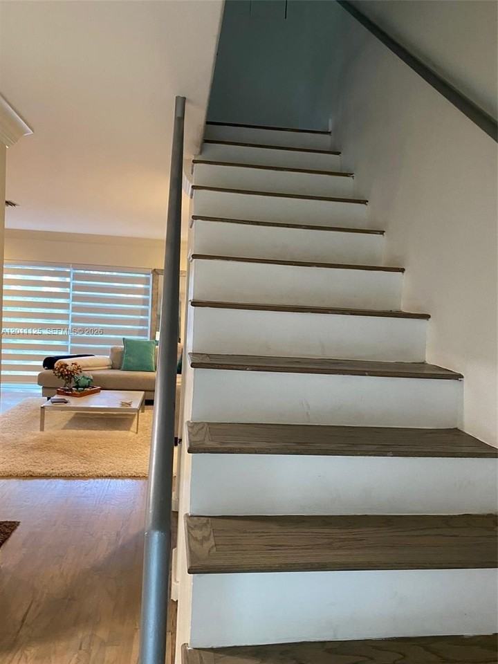101 Ne 8th Ave #3 - Photo 5 of 14