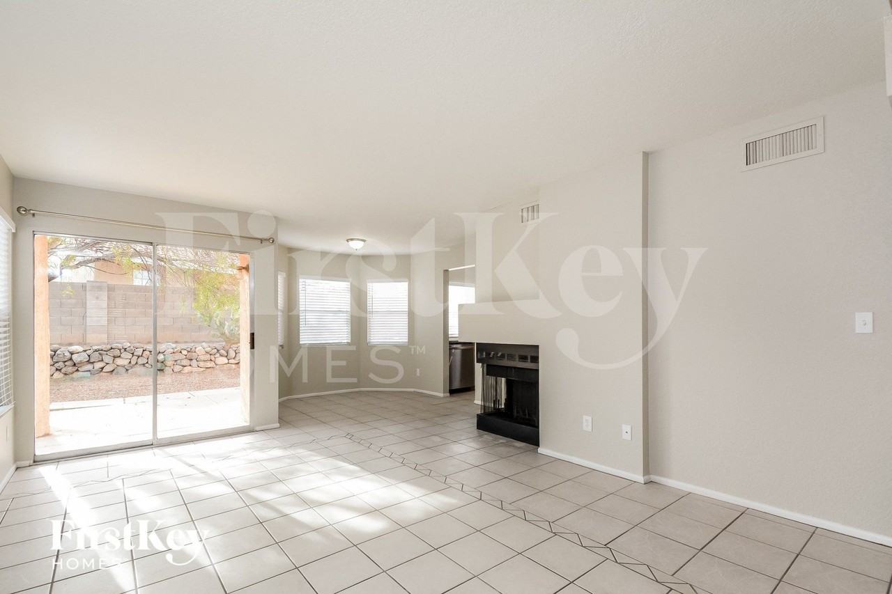 9556 N Albatross Dr - Photo 3 of 15