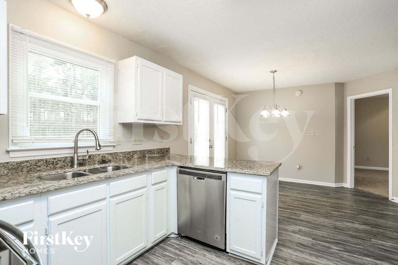 3 Lyle Ct - Photo 6 of 15