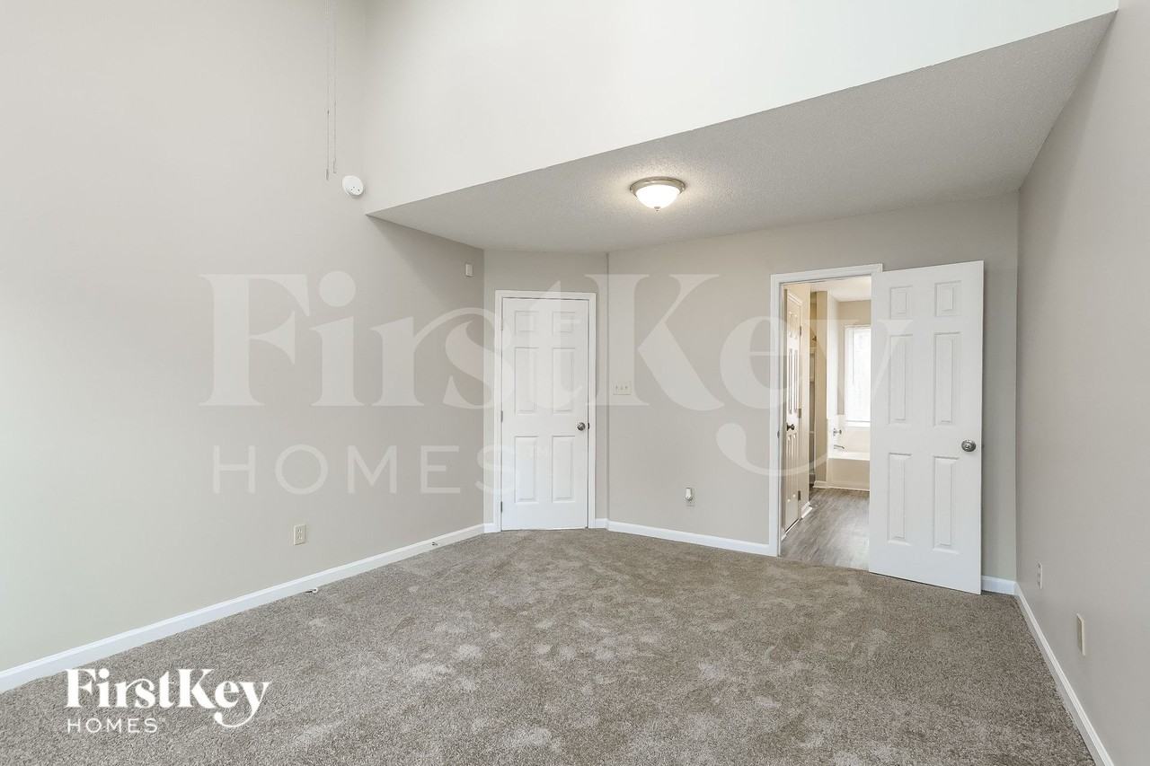 3 Lyle Ct - Photo 7 of 15
