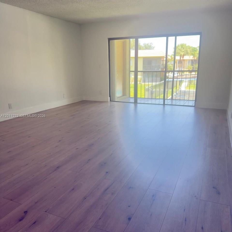 325 Lakeview Dr #202 - Photo 5 of 26