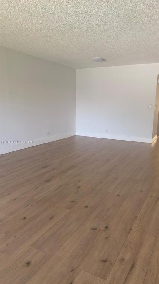 325 Lakeview Dr #202 - Photo 6 of 26