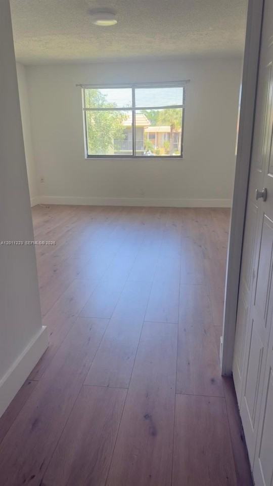 325 Lakeview Dr #202 - Photo 7 of 26